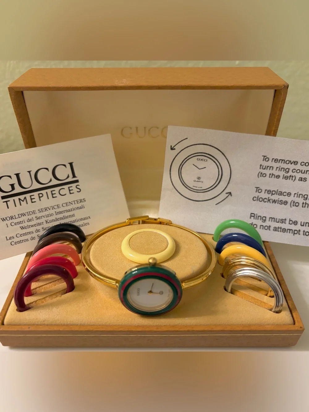 NEAR MINT “Beautiful ”~Gucci Interchangeable (12) Bezel Watch With Box/Paper